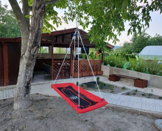 Vonkajší kuchynský altánok s hojdačkou